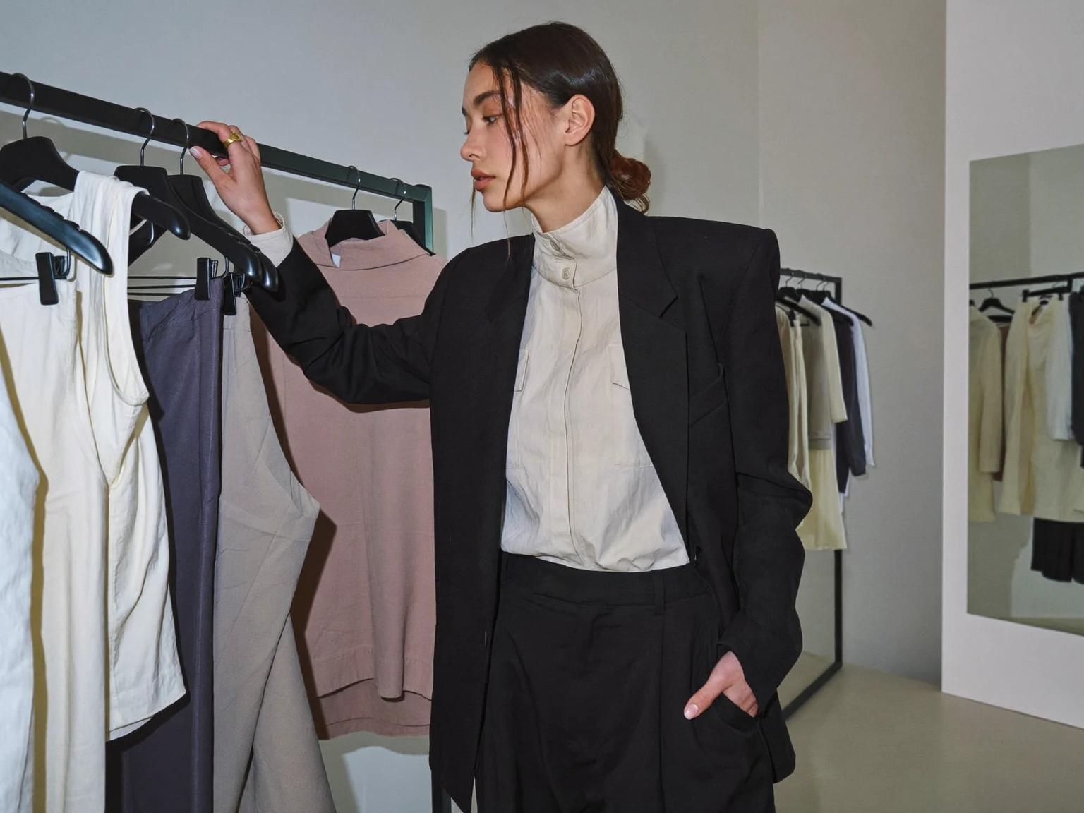 Illustration af valg mellem outfits, farver og forskellige stilretninger
